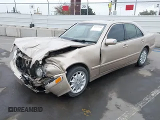 2001 Mercedes-Benz E 320 z VIN WDBJF65J71B245423, wystawiony jako IAAI lot #42117041 z przebiegiem 143 885 mil mil oraz . Historia ofert i sprzedaży dostępna na DreamBid. Obrazek 2.