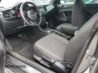2014 Volkswagen Beetle Entry z VIN 3VWF17AT2EM642942, wystawiony jako Copart lot #60241445 z przebiegiem 70 780 mil mil oraz Szkoda całkowita • Salvage title. Historia ofert i sprzedaży dostępna na DreamBid. Obrazek 7.