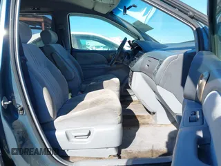 2000 Toyota Sienna CE with VIN 4T3ZF19CXYU261572, listed as a IAAI auction lot 41867445 with 204,765 mi miles. Bid and sale history available at carsss.com. Image 5.