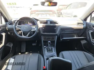 2024 Volkswagen Tiguan SE with VIN 3VV3B7AX8RM076346, listed as a IAAI auction lot 42734323 with 29,573 mi miles and . Bid and sale history available at DreamBid. Image 50.
