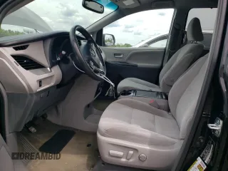 2015 Toyota Sienna LE AAS z VIN 5TDKK3DCXFS541460, wystawiony jako Copart lot #58171725 z przebiegiem 192 174 mil mil oraz Szkoda całkowita • Salvage title. Historia ofert i sprzedaży dostępna na DreamBid. Obrazek 7.