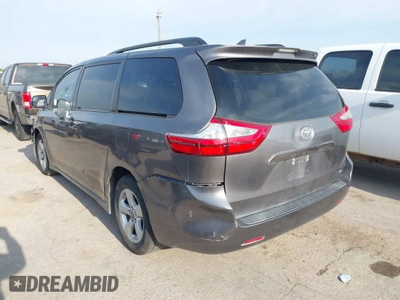 2018 Toyota Sienna LE Auto Access Seat with VIN 5TDKZ3DC2JS915905, listed as a IAAI auction lot 42027300 with 174,770 mi miles. Bid and sale history available at carsss.com. Image 3.