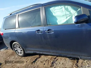2018 Toyota Sienna XLE Auto Access Seat with VIN 5TDYZ3DC5JS934443, listed as a IAAI auction lot 41780089 with 74,363 mi miles and . Bid and sale history available at DreamBid. Image 13.