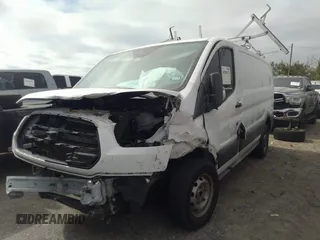 2016 Ford Transit Cargo z VIN 1FTYR1YM0GKB55345, wystawiony jako IAAI lot #40200213 z przebiegiem 121 480 mil mil oraz . Historia ofert i sprzedaży dostępna na DreamBid. Obrazek 2.