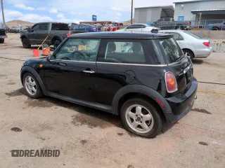 2010 MINI Hardtop z VIN WMWMF3C5XATZ25746, wystawiony jako Copart lot #51662415 z przebiegiem 139 411 mil mil oraz Szkoda całkowita • Salvage title. Historia ofert i sprzedaży dostępna na DreamBid. Obrazek 2.