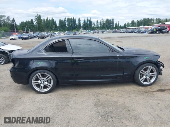 2012 BMW 1 Series 135i z VIN WBAUC9C53CVM12132, wystawiony jako IAAI lot #42532448 z przebiegiem Nie podano mil oraz . Historia ofert i sprzedaży dostępna na DreamBid. Obrazek 13.