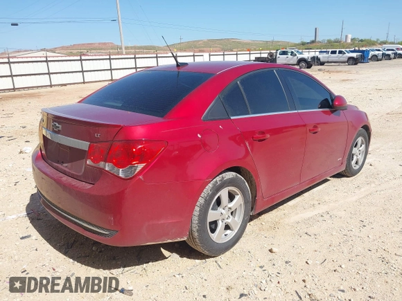 2014 Chevrolet Cruze 1LT z VIN 1G1PC5SB3E7237641, wystawiony jako IAAI lot #41991370 z przebiegiem 106 674 mil mil oraz . Historia ofert i sprzedaży dostępna na DreamBid. Obrazek 4.