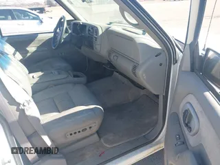1999 GMC Suburban with VIN 3GKFK16R5XG547226, listed as a IAAI auction lot 41692781 with 189,820 mi miles. Bid and sale history available at carsss.com. Image 5.