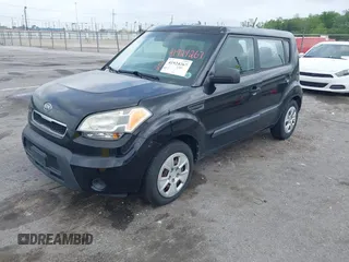 2011 Kia Soul with VIN KNDJT2A17B7218011, listed as a IAAI auction lot 41924267 with 137,282 mi miles. Bid and sale history available at carsss.com. Image 2.