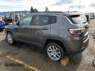 2022 Jeep Compass Latitude Lux with VIN 3C4NJDFB7NT109259, listed as a Copart auction lot 55744815 with 62,258 mi miles and Non repairable. Bid and sale history available at DreamBid. Image 2.