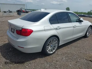 2013 BMW 3 Series 328i xDrive z VIN WBA3B5C58DF138817, wystawiony jako IAAI lot #42524531 z przebiegiem 120 552 mil mil oraz . Historia ofert i sprzedaży dostępna na DreamBid. Obrazek 4.