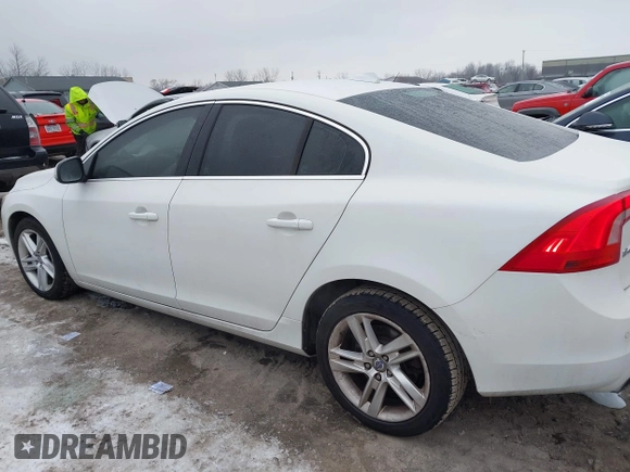 2015 Volvo S60 T5 Drive-E Premier с VIN YV140MFK3F1351631, выставлен на аукционе IAAI как лот 41558911 с пробегом 144 457 миль миль и . История ставок и продаж доступна на DreamBid. Изображение 14.