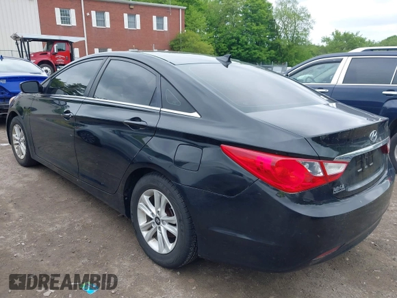 2013 Hyundai Sonata GLS z VIN 5NPEB4AC4DH635750, wystawiony jako IAAI lot #42272757 z przebiegiem 209 281 mil mil oraz . Historia ofert i sprzedaży dostępna na DreamBid. Obrazek 3.