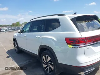 2024 Volkswagen Atlas SE z VIN 1V2HR2CA7RC532493, wystawiony jako IAAI lot #41970251 z przebiegiem 32 124 mil mil oraz . Historia ofert i sprzedaży dostępna na DreamBid. Obrazek 14.