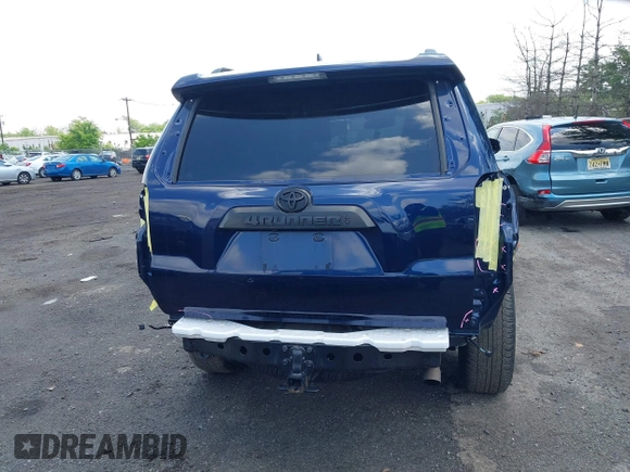 2022 Toyota 4Runner TRD Off Road Premium z VIN JTERU5JR7N6037617, wystawiony jako IAAI lot #42371339 z przebiegiem 35 601 mil mil oraz . Historia ofert i sprzedaży dostępna na DreamBid. Obrazek 17.