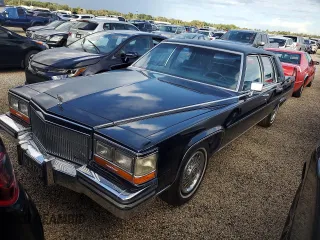 1989 Cadillac Brougham z VIN 1G6DW51Y6KR723841, wystawiony jako Copart lot #74548864 z przebiegiem 74 705 mil mil oraz Szkody całkowita. Historia ofert i sprzedaży dostępna na DreamBid. Obrazek 1.