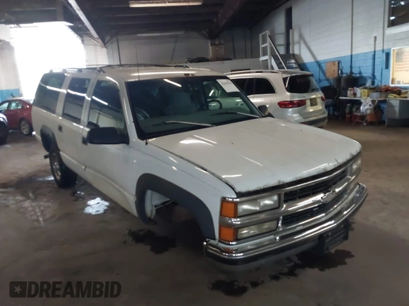 1997 Chevrolet Suburban with VIN 3GNGK26R2VG154004, listed as a IAAI auction lot 42255578 with 213,345 mi miles and . Bid and sale history available at DreamBid. Image 1.