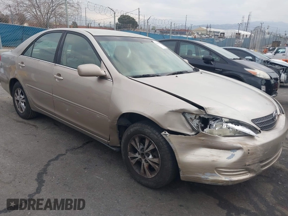 2004 Toyota Camry LE with VIN 4T1BF32K44U069081, listed as a IAAI auction lot 41460767 with 204,992 mi miles and . Bid and sale history available at carsss.com. Image 1.