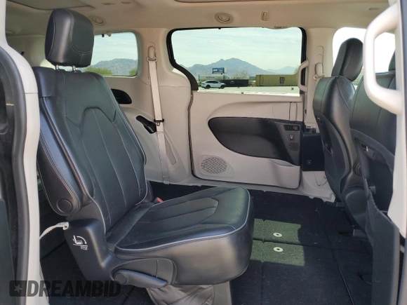 2017 Chrysler Pacifica Limited with VIN 2C4RC1GG2HR804955, listed as a Copart auction lot 74741074 with 117,936 mi miles and Salvage title. Bid and sale history available at DreamBid. Image 11.