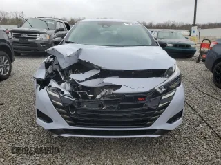2024 Nissan Versa SR z VIN 3N1CN8FVXRL821142, wystawiony jako Copart lot #49579195 z przebiegiem 24 459 mil mil oraz Szkoda całkowita • Salvage title. Historia ofert i sprzedaży dostępna na DreamBid. Obrazek 5.