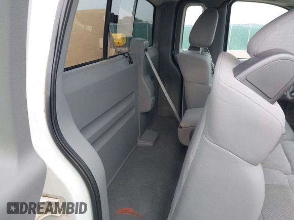 2006 Ford F-150 XLT z VIN 1FTRF04506KC92046, wystawiony jako IAAI lot #42433185 z przebiegiem 248 765 mil mil oraz . Historia ofert i sprzedaży dostępna na DreamBid. Obrazek 8.