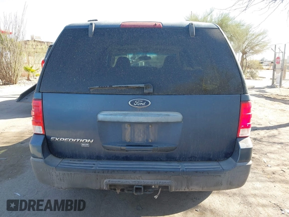 2004 Ford Expedition XLT with VIN 1FMPU16W24LB15591, listed as a IAAI auction lot 41765842 with 188,200 mi miles. Bid and sale history available at carsss.com. Image 16.
