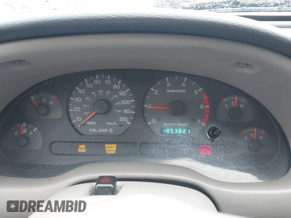 1999 Ford Mustang z VIN 1FAFP4049XF152937, wystawiony jako IAAI lot #41570514 z przebiegiem 185 382 mil mil oraz . Historia ofert i sprzedaży dostępna na DreamBid. Obrazek 7.
