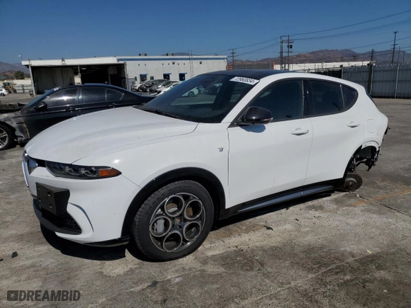 2024 Alfa Romeo Tonale Ti with VIN ZASPATCWXR3037330, listed as a Copart auction lot 72960834 with 6,253 mi miles and Salvage Title. Bid and sale history available at carsss.com. Image 1.