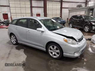 2007 Toyota Matrix STD z VIN 2T1KR32EX7C627328, wystawiony jako IAAI lot #42087497 z przebiegiem 66 817 mil mil oraz . Historia ofert i sprzedaży dostępna na DreamBid. Obrazek 1.