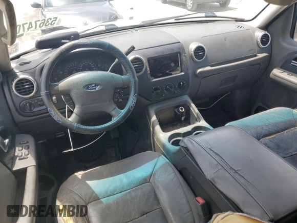 2003 Ford Expedition Special Service z VIN 1FMRU15WX3LB84649, wystawiony jako Copart lot #53674705 z przebiegiem 300 012 mil mil oraz Szkoda całkowita • Salvage title. Historia ofert i sprzedaży dostępna na DreamBid. Obrazek 8.