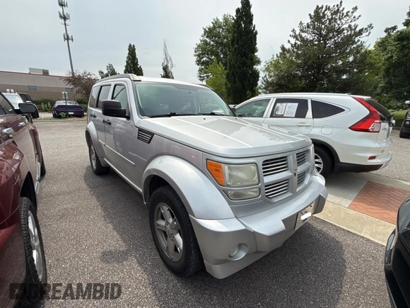 2011 Dodge Nitro SXT z VIN 1D4PT5GK5BW533989, wystawiony jako Copart lot #61019655 z przebiegiem 190 113 mil mil oraz Czysty tytuł • Clean title. Historia ofert i sprzedaży dostępna na DreamBid. Obrazek 1.