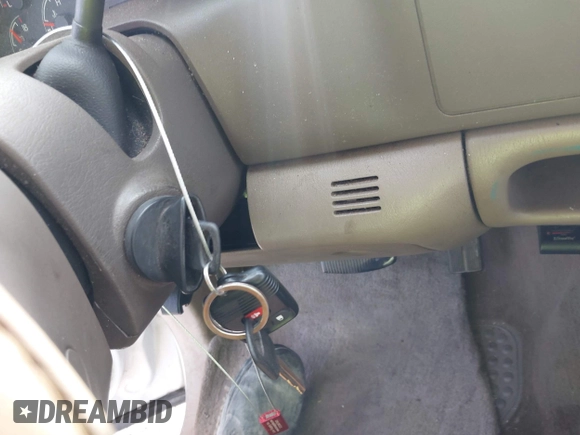 2001 Ford F-250 XL with VIN 1FTNW20F01EC73500, listed as a IAAI auction lot 42651399 with 318,794 mi miles and . Bid and sale history available at DreamBid. Image 11.
