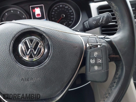 2018 Volkswagen Atlas SE с VIN 1V2DR2CA1JC587959, выставлен на аукционе IAAI как лот 42190292 с пробегом 93 832 миль миль и . История ставок и продаж доступна на DreamBid. Изображение 11.
