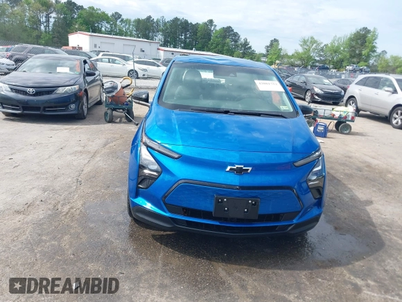 2023 Chevrolet Bolt EV 2LT z VIN 1G1FX6S05P4128607, wystawiony jako IAAI lot #42081752 z przebiegiem 22 551 mil mil oraz . Historia ofert i sprzedaży dostępna na DreamBid. Obrazek 12.