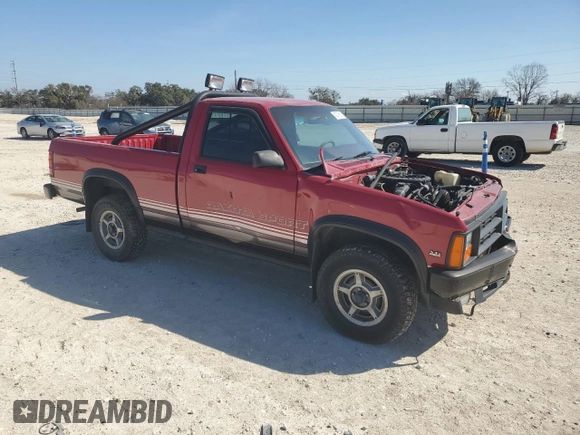 1989 Dodge Dakota z VIN 1B7GG66X6KS127702, wystawiony jako Copart lot #43276685 z przebiegiem 121 862 mil mil oraz Czysty tytuł • Clean title. Historia ofert i sprzedaży dostępna na DreamBid. Obrazek 4.