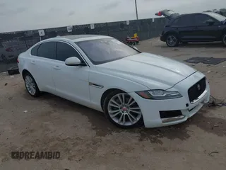 2018 Jaguar XF 25t Prestige z VIN SAJBE4FX8JCY57383, wystawiony jako IAAI lot #42278694 z przebiegiem Nie podano mil oraz . Historia ofert i sprzedaży dostępna na DreamBid. Obrazek 1.