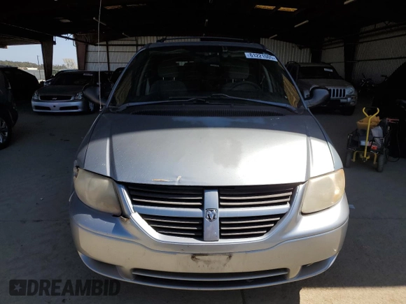 2005 Dodge Caravan SXT with VIN 1D4GP45R15B181360, listed as a Copart auction lot 61221005 with 229,828 mi miles and Salvage title. Bid and sale history available at DreamBid. Image 5.