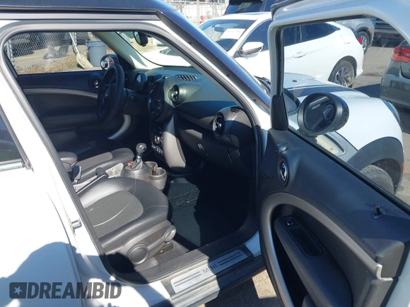 2015 MINI Countryman with VIN WMWZB3C51FWR45357, listed as a IAAI auction lot 41871831 with 201,358 mi miles and . Bid and sale history available at DreamBid. Image 5.