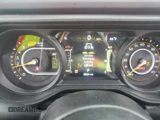 2025 Jeep Wrangler Sahara with VIN 1C4PJXEN0SW506260, listed as a Copart auction lot 46349375 with 2,824 mi miles and Clean Title. Bid and sale history available at DreamBid. Image 9.
