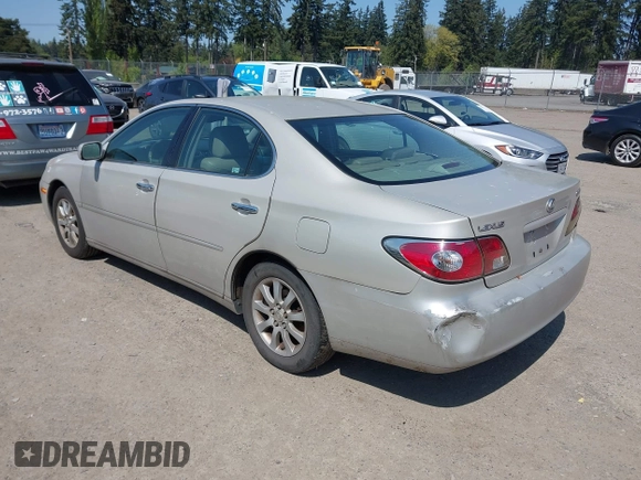 2002 Lexus ES 300 with VIN JTHBF30G320044114, listed as a IAAI auction lot 42104340 with 306,739 mi miles. Bid and sale history available at carsss.com. Image 3.