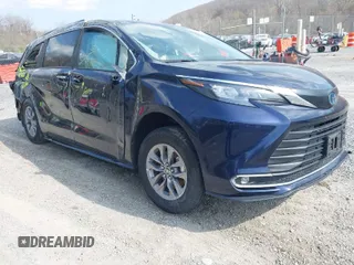 2024 Toyota Sienna XLE with VIN 5TDYRKEC3RS190250, listed as a IAAI auction lot 41900029 with 1 mi miles. Bid and sale history available at carsss.com. Image 1.