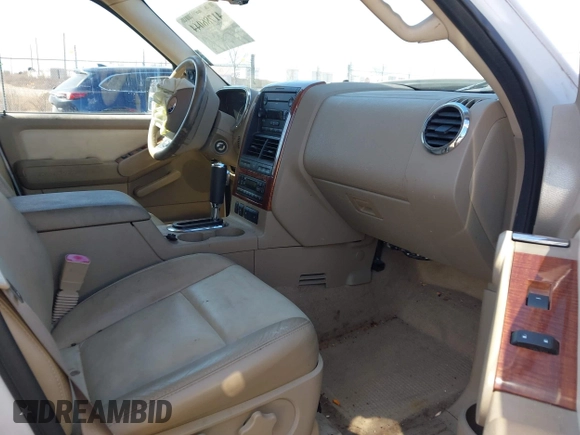 2007 Ford Explorer Eddie Bauer z VIN 1FMEU74EX7UB47448, wystawiony jako IAAI lot #41786044 z przebiegiem 203 808 mil mil oraz . Historia ofert i sprzedaży dostępna na DreamBid. Obrazek 5.