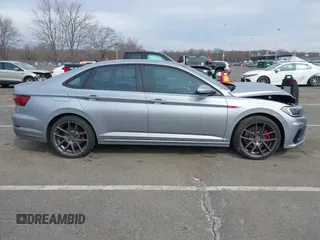 2021 Volkswagen Jetta S z VIN 3VW6T7BU3MM020687, wystawiony jako IAAI lot #41621894 z przebiegiem 25 837 mil mil oraz . Historia ofert i sprzedaży dostępna na DreamBid. Obrazek 13.