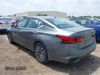 2024 Nissan Altima SV z VIN 1N4BL4DV0RN400448, wystawiony jako IAAI lot #42087763 z przebiegiem 8 749 mil mil oraz . Historia ofert i sprzedaży dostępna na DreamBid. Obrazek 3.