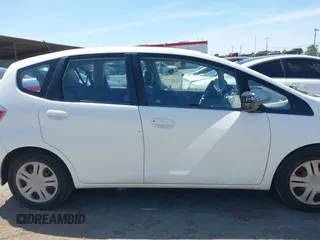 2009 Honda Fit z VIN JHMGE88239S045275, wystawiony jako IAAI lot #42142589 z przebiegiem 145 964 mil mil oraz . Historia ofert i sprzedaży dostępna na DreamBid. Obrazek 13.