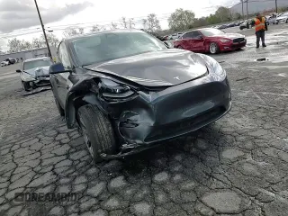 2024 Tesla Model Y Long Range z VIN 7SAYGAEE1RF107617, wystawiony jako Copart lot #48224405 z przebiegiem 10 637 mil mil oraz Szkoda całkowita • Salvage title. Historia ofert i sprzedaży dostępna na DreamBid. Obrazek 11.