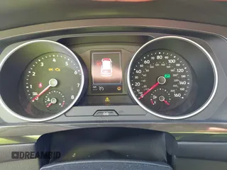 2018 Volkswagen Tiguan SEL z VIN 3VV3B7AX3JM054842, wystawiony jako IAAI lot #42240503 z przebiegiem 47 300 mil mil oraz . Historia ofert i sprzedaży dostępna na DreamBid. Obrazek 7.