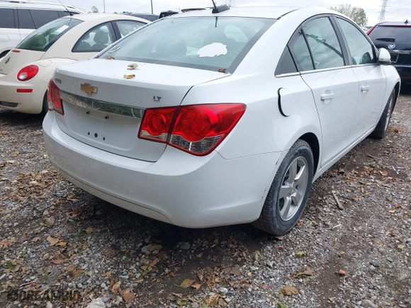 2015 Chevrolet Cruze LT with VIN 1G1PC5SB4F7139171, listed as a IAAI auction lot 42138107 with 185,400 mi miles. Bid and sale history available at carsss.com. Image 4.