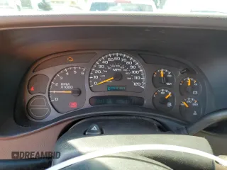 2004 Chevrolet Suburban LT with VIN 1GNEC16Z34J156601, listed as a Copart auction lot 73255124 with 275,633 mi miles and Salvage Title. Bid and sale history available at carsss.com. Image 9.