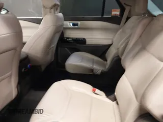 2022 Ford Explorer Platinum с VIN 1FM5K8HW3NNA10499, выставлен на аукционе IAAI как лот 42436872 с пробегом 30 186 миль миль и . История ставок и продаж доступна на DreamBid. Изображение 8.